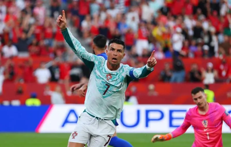 Ribuan Penggemar Keliru Datangi Gereja Portugal Akibat Hoaks Pernikahan Ronaldo