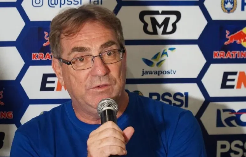 FIFA Larang Transfer Persib Bandung Akibat Sengketa dengan Robert Rene Alberts