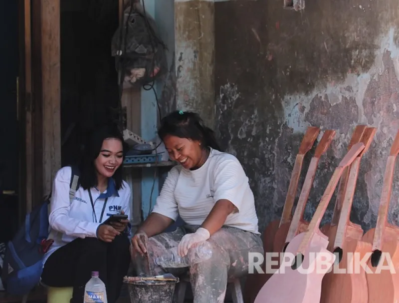 Rini Bangkit dari Kesulitan Usaha Makanan Lewat Kerajinan Gitar Handmade dan Menjadi AgenBRILink