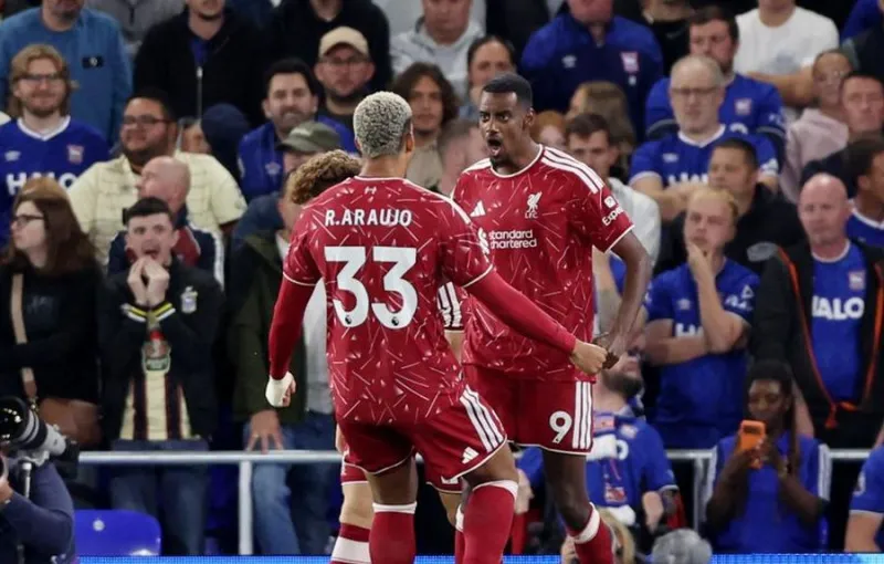 Kemenangan Perdana Liverpool di Liga Inggris Usai Taklukkan Ipswich 2-0