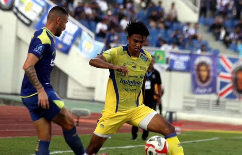 Pelatih Persib Igor Tolic Bela Kakang Rudianto dari Bullying Bobotoh