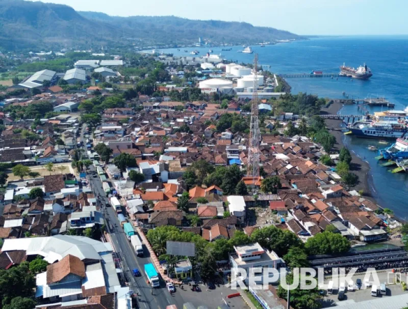 ASDP Kerahkan 24 Kapal Atasi Antrean Kendaraan 13 Km di Ketapang Akibat Lonjakan Logistik