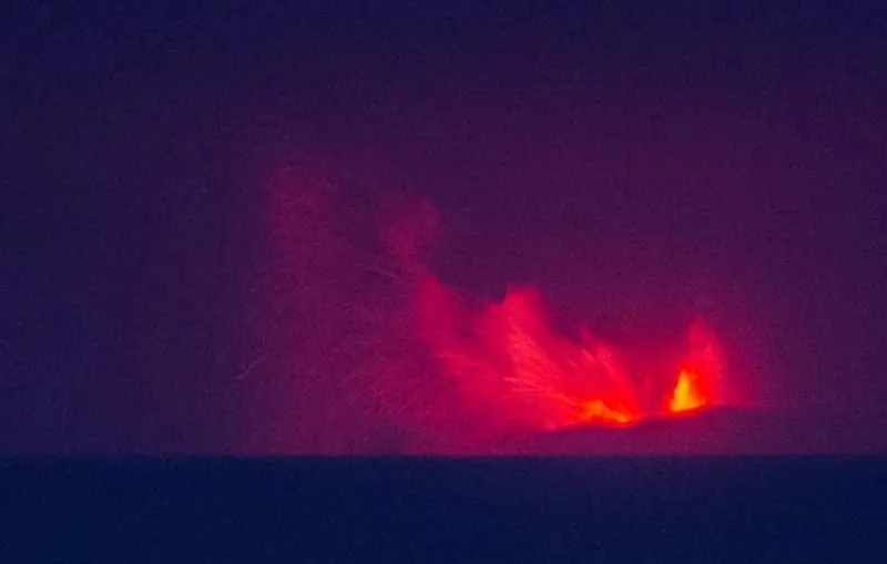 Badan Geologi Sebut Aktivitas Gunung Anak Krakatau Meningkat, Waspadai Lontaran Material Pijar