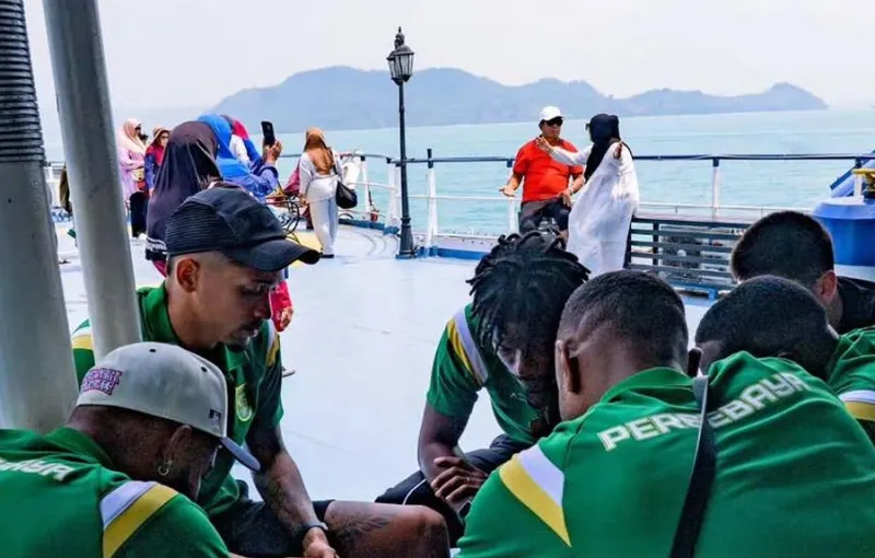 Persebaya Surabaya Kembali ke Kota Pahlawan via Laut Akibat Dampak Erupsi Gunung Anak Krakatau