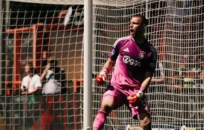 Maarten Paes Jadi Cadangan Ter Stegen, Dedikasi Pemain Dipuji Jordi Cruyff