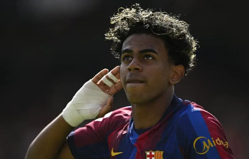 Pelatih Barcelona dan Feyenoord Sepakat Lamine Yamal Layak Raih Ballon d'Or 2026