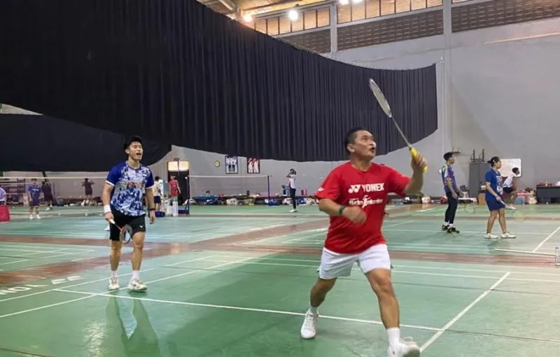 Fadil Imran Lakukan Sparring Lawan Pasangan Ganda Campuran Bagas Maulana/Apriyani Rahayu di Pelatnas PBSI