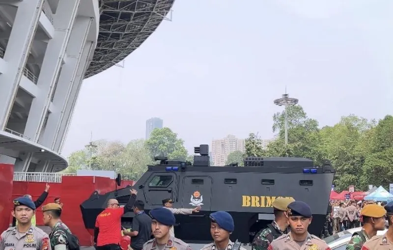 Persib Datang ke GBK dengan Rantis, Disambut Sorakan dan Cemoohan Jakmania