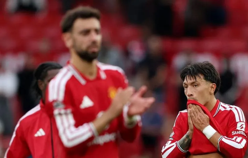 Bek MU Lisandro Martínez Kekecewaan atas Gol Kontroversial Haaland di Derby Old Trafford