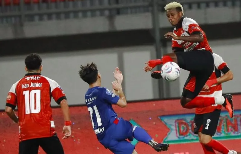 Madura United Menang 2-1 Atas PSIM, Puncaki Klasemen Super League 2026/2027