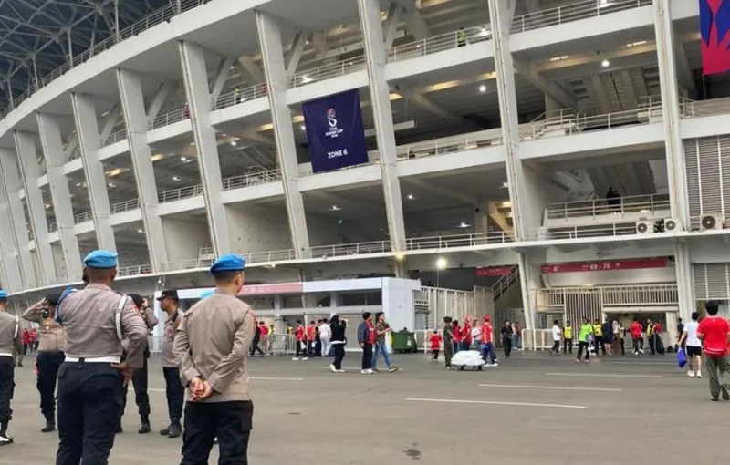 Brimob Sterilisasi SUGBK Sebelum Laga Indonesia vs Singapura