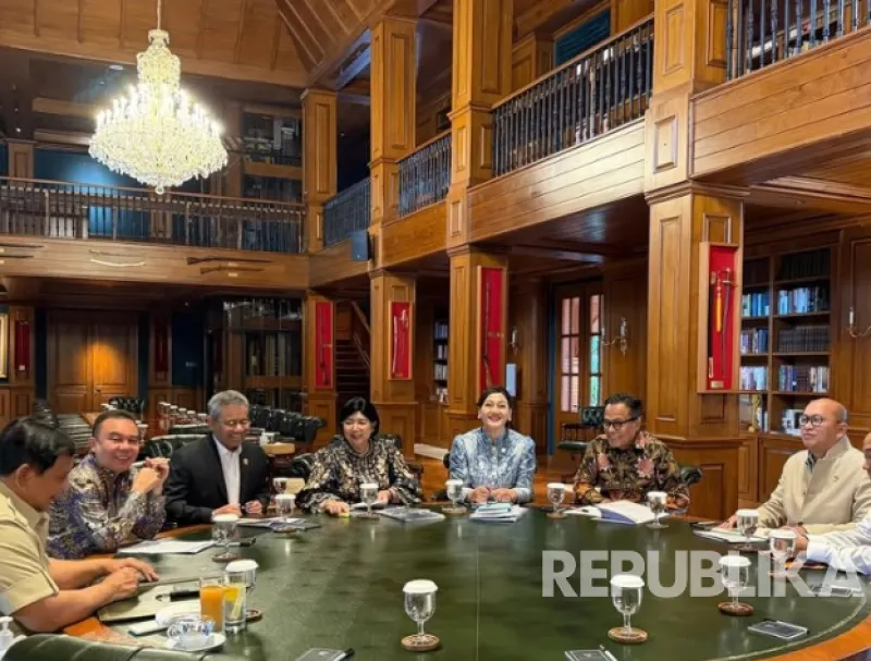 Prabowo Bertemu Tim Ekonomi di Hambalang Bahas Perekonomian Nasional