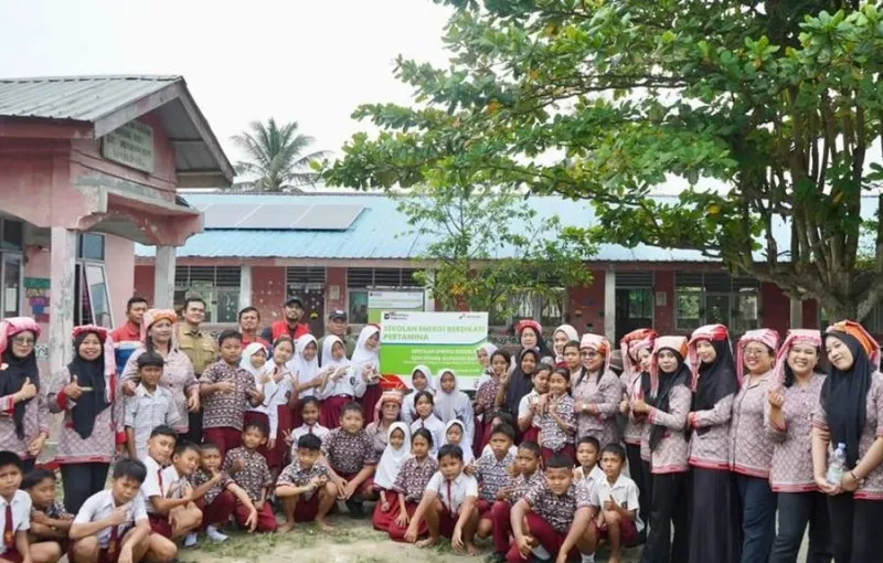 Pertamina NRE Pasang PLTS dan Sumur Bor di SDN Gunung Bayu
