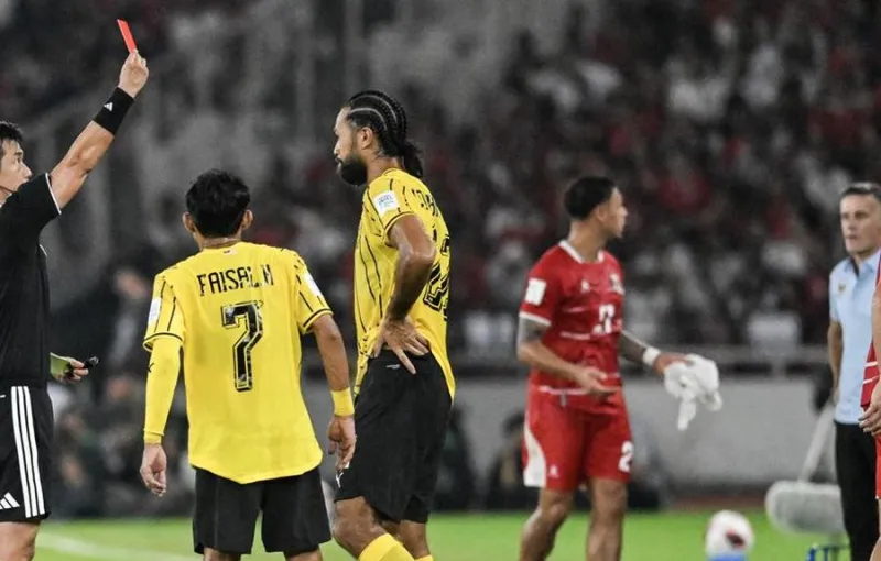 Kronologi Kartu Merah Thom Haye dalam Laga Indonesia vs Malaysia