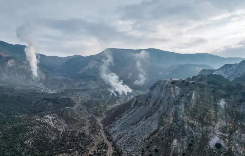 Pakar Jelaskan Penyebab Munculnya Blue Fire di Gunung Papandayan