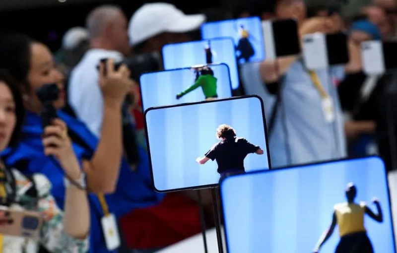 Apple Diperkirakan Raih Posisi Kedua Pasar Ponsel Lipat pada 2026