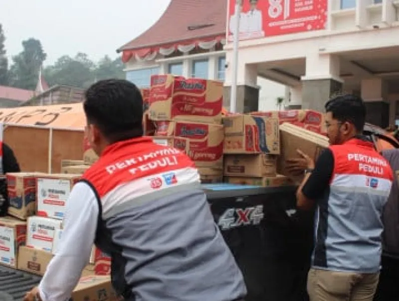 Pertamina Patra Niaga Salurkan Bantuan Pemulihan Banjir di Solok
