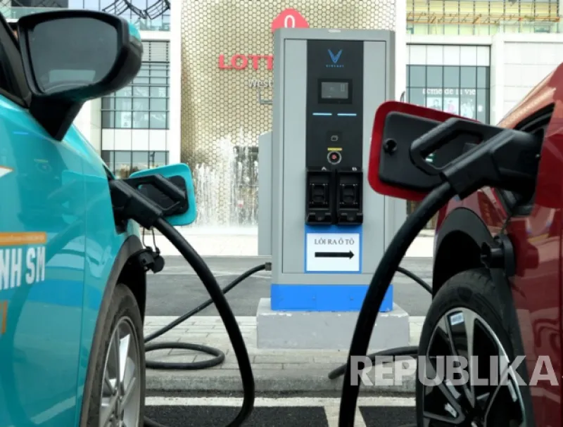 Panduan Etika Menggunakan SPKLU bagi Pengguna Mobil Listrik