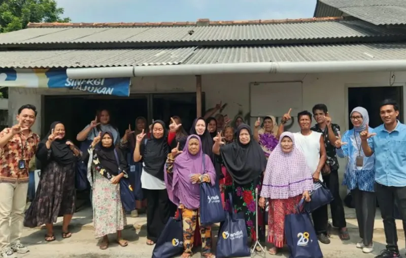 Bank Mandiri Salurkan Santunan, Sembako, dan Gelar Donor Darah pada HUT ke-28