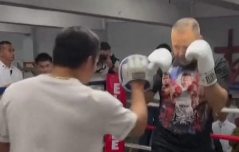 Presiden Polandia Karol Nawrocki Berlatih Tinju Bersama Manny Pacquiao