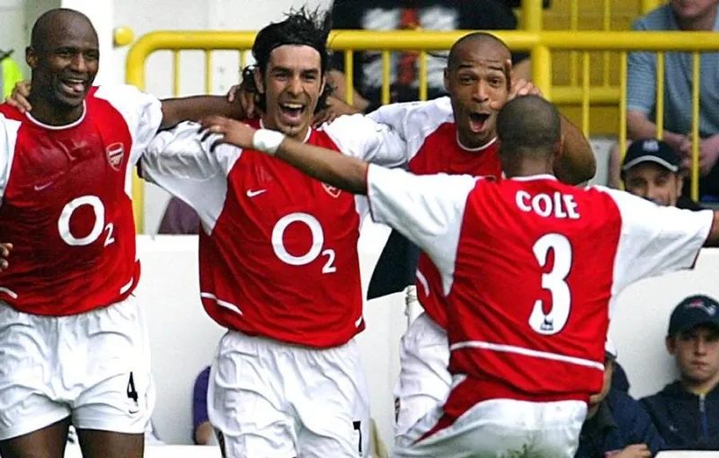 Robert Pires Kenang Rivalitas Arsenal dan Manchester United Jelang Laga Legenda