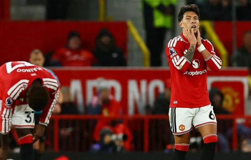 Gol Injury Time Solanke Gagalkan Kemenangan Manchester United atas Tottenham