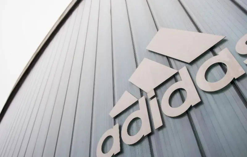 Adidas Gugat White Fox di Australia atas Desain Pakaian Empat Garis